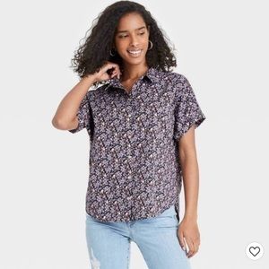 Universal Thread Woman’s Dolman Short Sleeve Button-Down Shirt Navy Floral